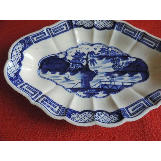 Ceramic 18th Century Chinese Style English Worcester Caughley Blue & White Porcelain Dessert Dish For Sale - Image 7 of 11
