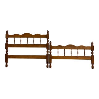 Vintage Twin Size Tiger Maple Low Poster Bed With Acorn Finials For Sale