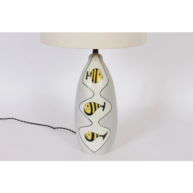 Mid 20th Century Mid 20th Century Bitossi Hand Painted Three Yellow Stripe Zebra Fish Glazed Ceramic Lamp For Sale - Image 5 of 9