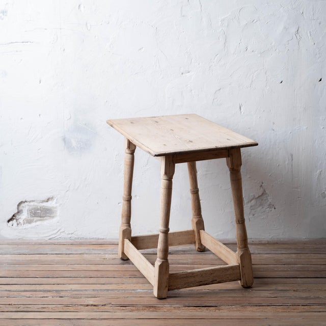 American American Tavern Table, 18th Century For Sale - Image 3 of 14