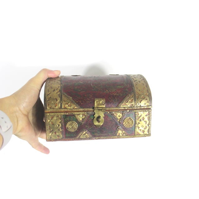 Brown Vintage Humpback Dome Top Wood and Brass Box, Brass Trim, Lidded, Hinged Lid Box, Brown Red Green Gold Trinket For Sale - Image 8 of 10
