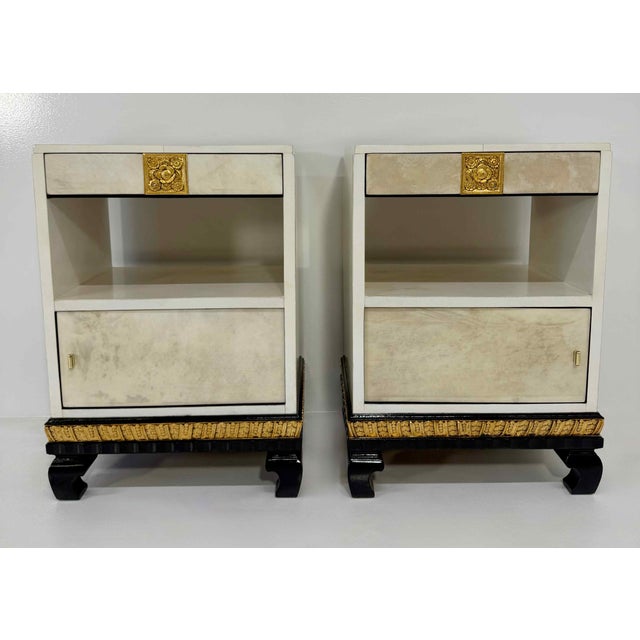 Italian Art Deco Parchment, Gold Leaf and Black Lacquer Nightstands, 1940s, Set of 2 For Sale - Image 3 of 14