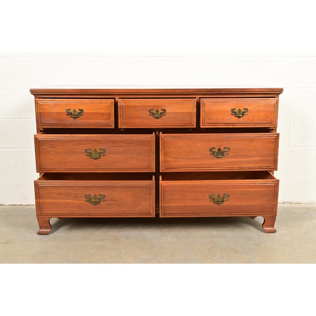 1960s Davis Cabinet Co. Georgian Carved Solid Cherry Wood Chest of Drawers, Circa 1960s For Sale - Image 5 of 15