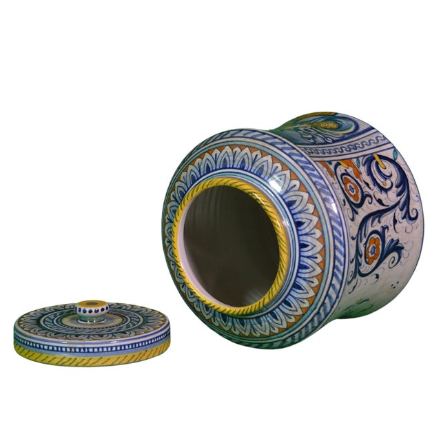 Magnificent albarelo (pharmacy jar) with lid, handcrafted and hand-painted by master artisan Fernando Calzolari at Bottega...