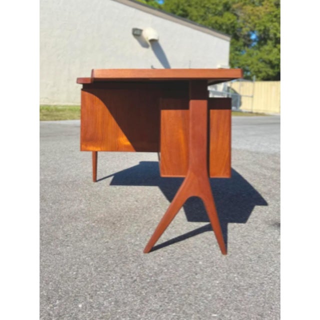Wood Teak Boomerang Writer's Desk With Floating Drawer Bank and Front Display | Mid Century Atomic in the Style of Kai Kristiansen For Sale - Image 7 of 12