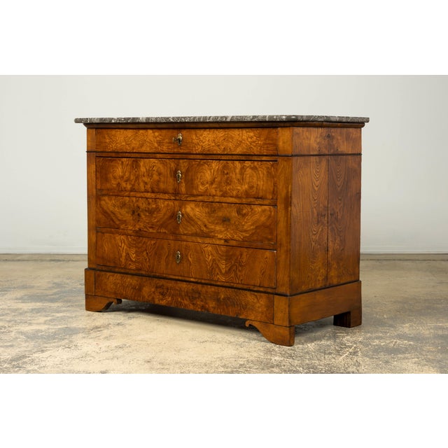 Brown Mid-19th Century French Louis Philippe Walnut Commode With Gray Marble Top For Sale - Image 8 of 17