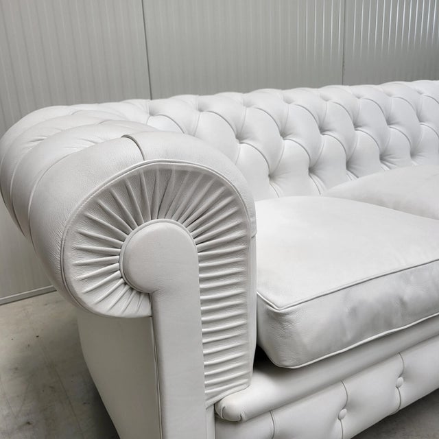 Traditional Poltrona Woman 4 Seater Chester Sofa Chesterfield Italy Leather White Single Piece- For Sale - Image 3 of 8