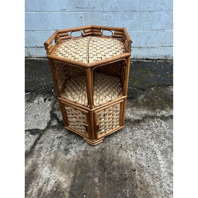 Vintage Hollywood Regency Style Rattan Bamboo Hexagonal 2 Tier Corner Side Table. For Sale - Image 4 of 8