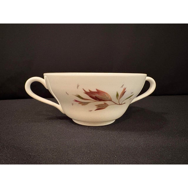 Cream Mid 20th Century Wedgwood Bone China in the Wakefield Pattern - Set of Four For Sale - Image 8 of 10