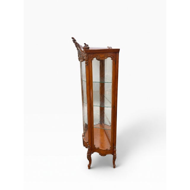 Mid 20th Century Vintage Milano Furniture Co. Louis XV Style Carved Curio Cabinet For Sale - Image 5 of 16