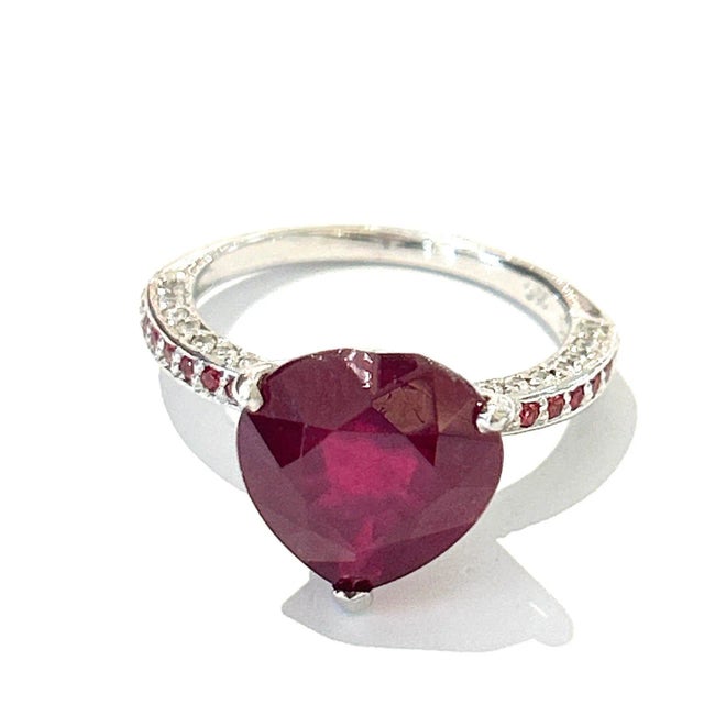 English Bochic “Orient” Diamond & Ruby Vintage Solitaire Ring Set in 18k & Silver Size 5 For Sale - Image 3 of 3