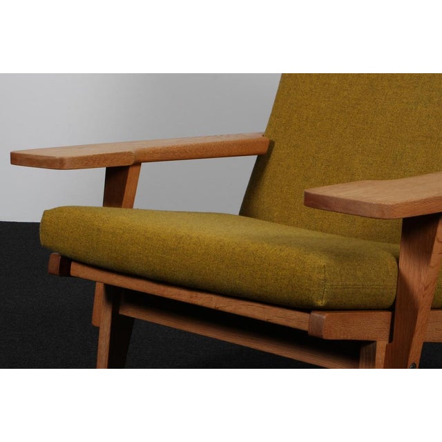 Model GE-375 Lounge Chair attributed to Hans J. Wegner for Getama, 1960s For Sale - Image 6 of 9