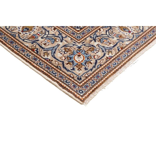 Middle Eastern Rug in Pure Wool For Sale - Image 5 of 11