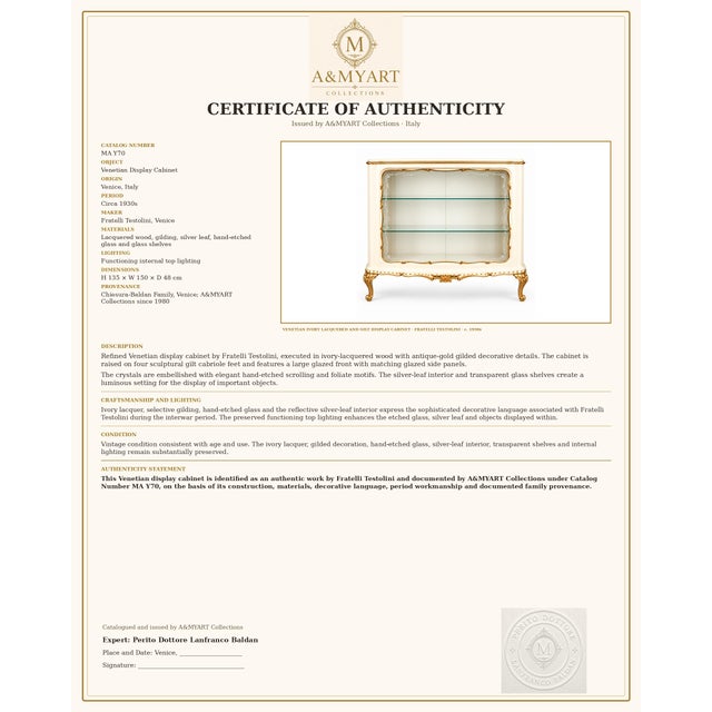 Venetian Ivory Lacquered and Gilt Display Cabinet attributed to Fratelli Testolini from Testolini & Salviati, 1930s For Sale - Image 9 of 11