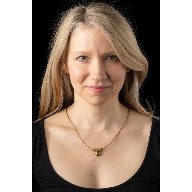 Contemporary 1990s 18K Gold Hand-Rolled Chain with Gold Pendant For Sale - Image 3 of 4