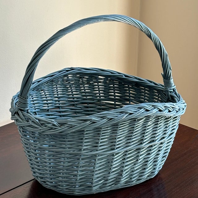 Vintage Cornflower Blue Market Basket For Sale In Baltimore - Image 6 of 11