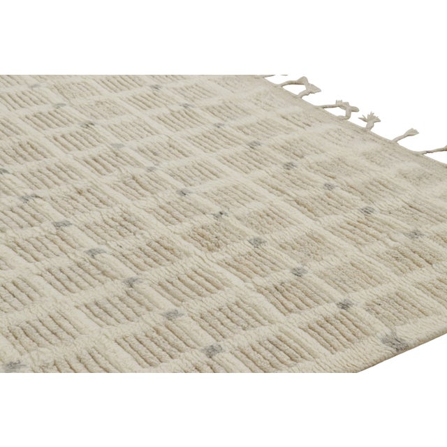 Contemporary Rug & Kilim’s Modern Rug with White Cream Grid Geometric Patterns - 6x8 For Sale - Image 3 of 6