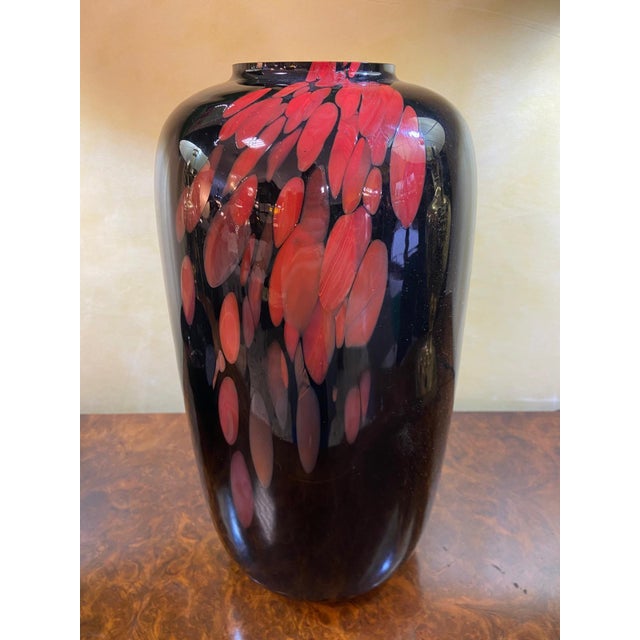 Extraordinary Murano vase in black glass with murrine Authentic item, perfectly intact. This piece has an attribution...