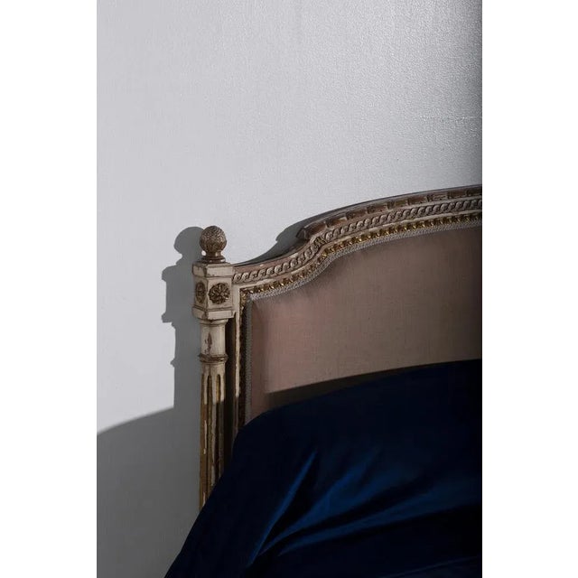 Beige French Antique Style Bed in Gilded Wood and Fabric For Sale - Image 8 of 13