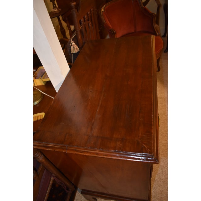 18th Century English Walnut "Bachelors Chest" For Sale In Minneapolis - Image 6 of 7