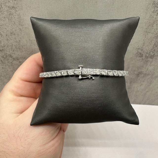 Contemporary Diamond Tennis Bracelet in Sterling Silver – 1ctw, 7.75in, New For Sale - Image 3 of 4