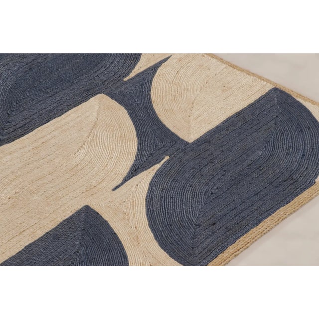 Late 20th Century Contemporary Interlocking Wave Grid Rug in Navy & Beige by Rug & Kilim, India For Sale - Image 5 of 10