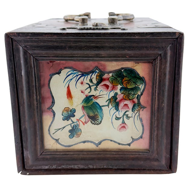Chinoiserie Antique Chinese Painted Wood Jewelry Box With Mirror and Brass Fittings For Sale - Image 3 of 10