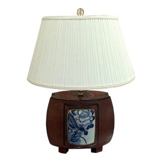 Chinese Hand-Painted Lacquered Wood/Ceramic Table Lamp For Sale
