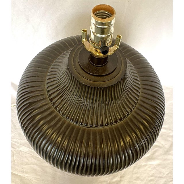 Metal Mid-Century Modern Pleated/ Ribbed Metal Gourd Large Table Lamp For Sale - Image 7 of 13