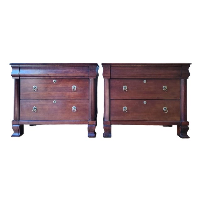 A Pair of British Classics Daryn Nightstands With Drawers by Ethan Allen For Sale