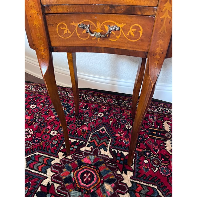Wood Pair of Vintage Italian Marquetry Inlaid Kidney-Shaped Walnut Side Table With Two Drawers, Louis XV Style Legs For Sale - Image 7 of 12