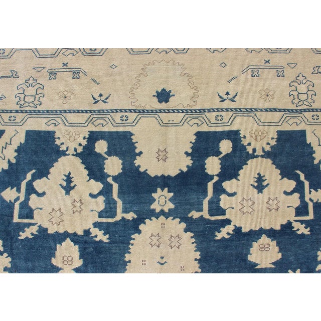 Mid 20th Century Vintage Turkish Oushak Rug With All-Over Design in Royal Blue and Ivory For Sale - Image 10 of 12