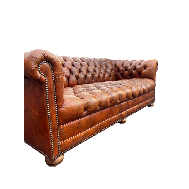 English Vintage Tufted Chesterfield Leather Sofa Seating in English Traditional Style For Sale - Image 3 of 12