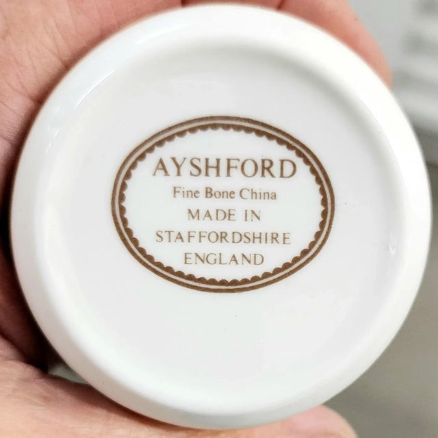 Ayshford Christmas Scene English Fine Bone China Round Box For Sale - Image 9 of 11