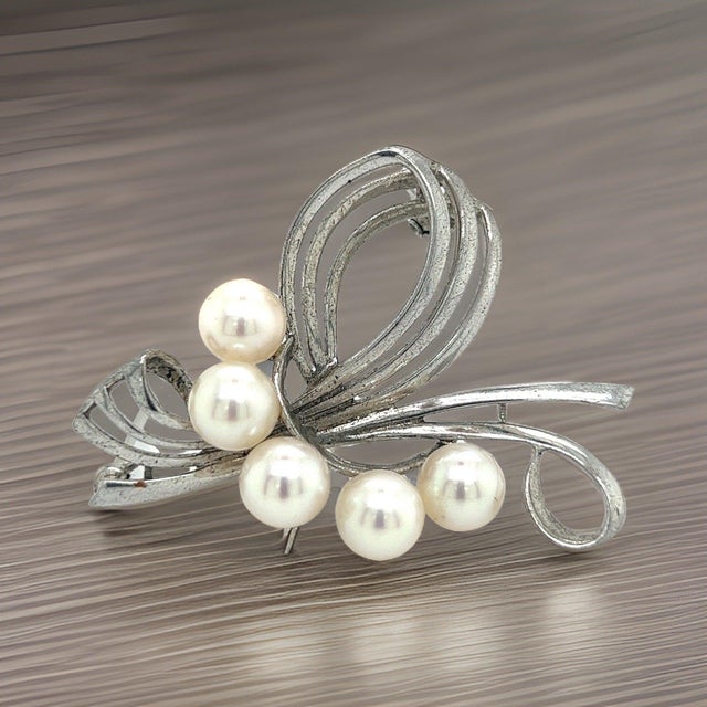 Modern Late 20th Century Mikimoto Estate Akoya Pearl Brooch Pin Sterling Silver 7 MM For Sale - Image 3 of 10