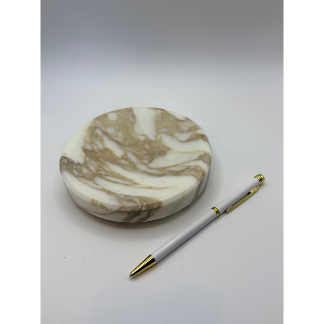 Early 21st Century Waterworks Round Veined Marble Soap Dish For Sale - Image 5 of 6