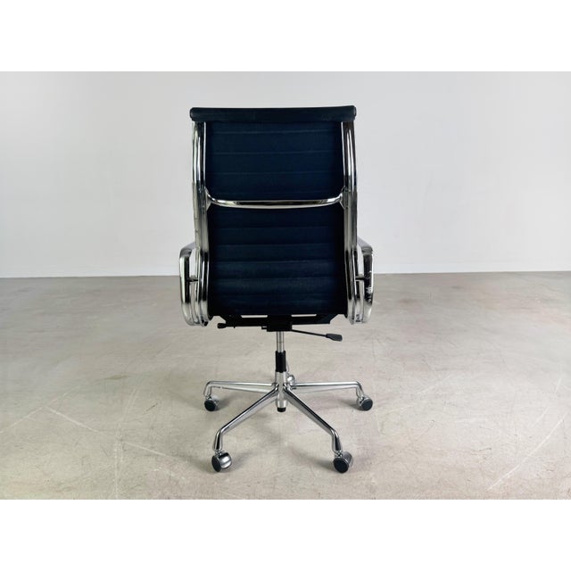 Postmodern EA 119 Office Chair by Charles & Ray Eames for Vitra For Sale - Image 3 of 11