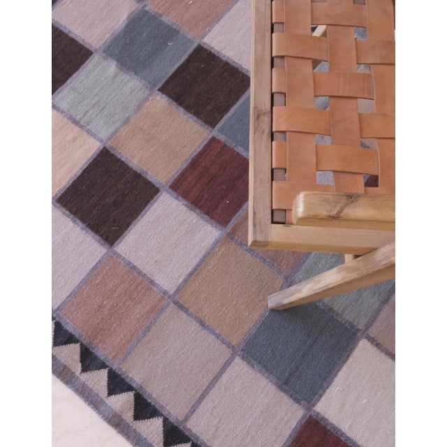 Mid-Century Modern Checkered Vintage Flatwoven Rug - 5.9 X 4 Ft For Sale - Image 3 of 8