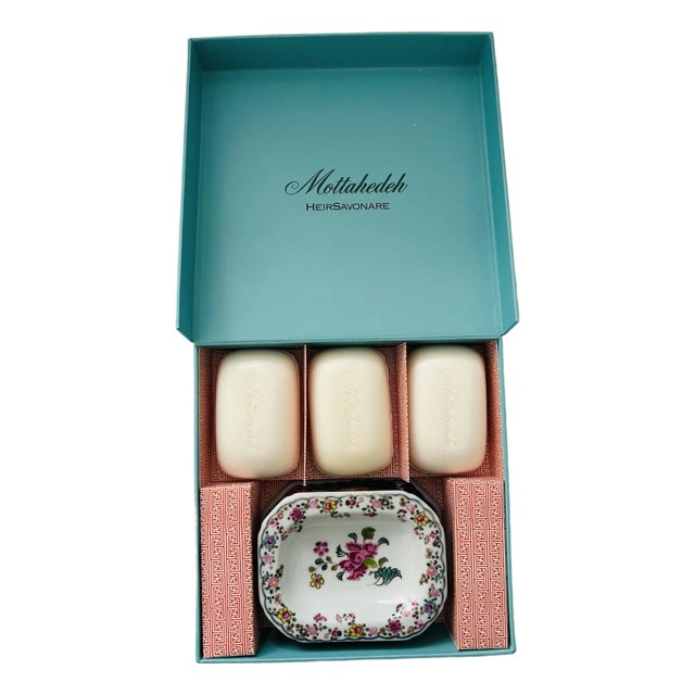 Mottahedeh Porcelain 'Tobacco Leaf' Soap Dish & 3 Bars of Soap Set For Sale