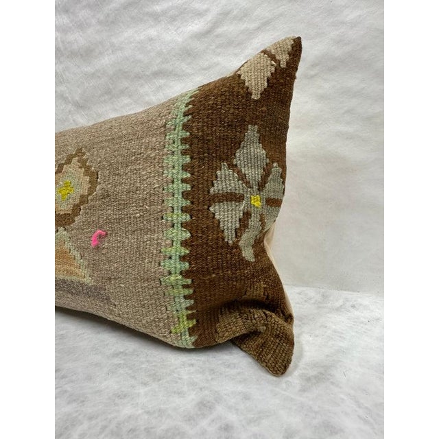 Contemporary Turkish Hemp Pillow Cushion Natural Brown Green Pillow Cushion Cover 16" x 24" For Sale - Image 3 of 4