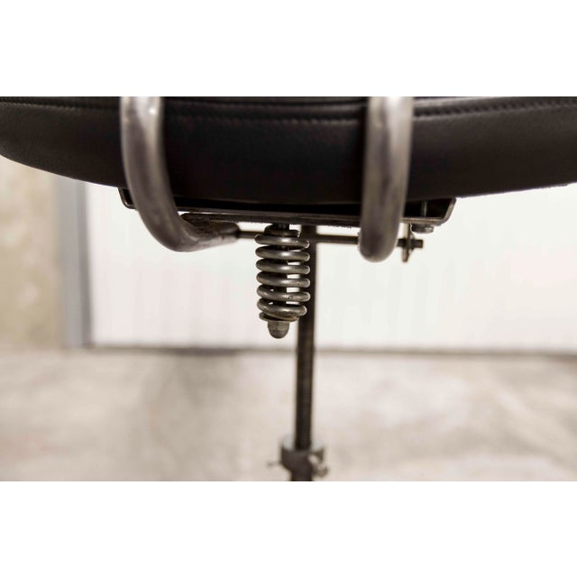 French Army Swivel Office Chair in Leather, 1960s For Sale - Image 9 of 18