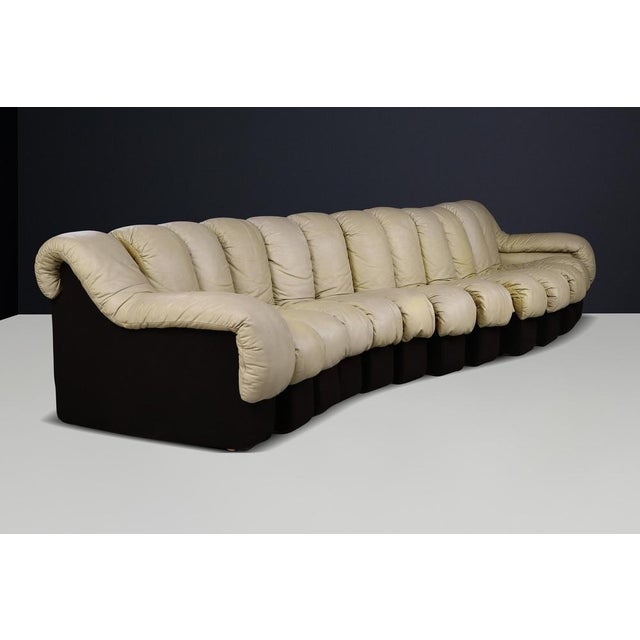 De sede ds-600 ‘snake’ sofa in patinated cream leather, 13 elements, switzerland, 1972 : a true icon of 20th-century...