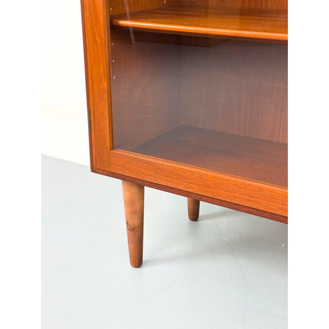 Mid-Century Modern Danish Display Case in Teak by Børge Mogensen for Søborg Møbelfabrik, 1960s For Sale - Image 3 of 18