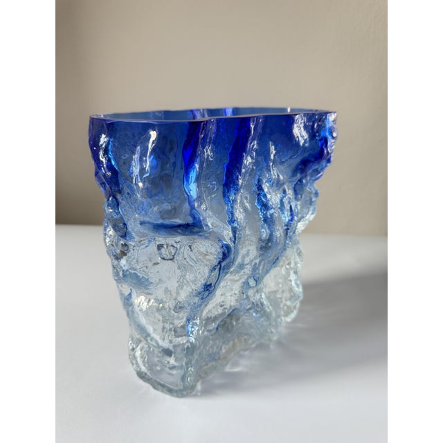 Large Brutalist Cobalt Blue Art Glass Vase by Kaj Blomqvist for Kumela, Finland, 1970s For Sale - Image 10 of 18