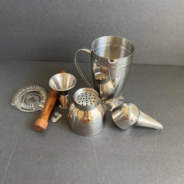 Penguin Cocktail Shaker & Bar Tools Set Silver Tone Vintage Art Deco Style Retro For Sale - Image 9 of 10