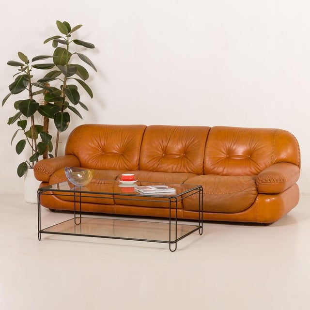 This sapporo leather sofa was designed by mario marenco and made by mobil girgi in italy in the 1970s. It's a refined...