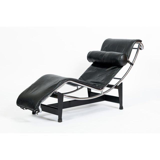 Mid-Century Modern Cassina Lc4 Black Leather Chaise Lounge Chair by Le Corbusier 1981 For Sale - Image 3 of 18