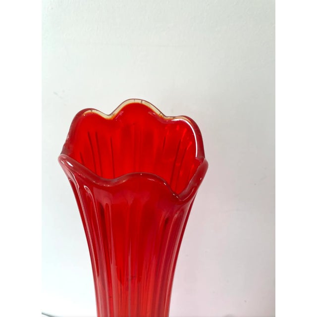 Large, amazing L. E. Smith Viking swung glass vase. Vibrant red color. The L.E. Smith Glass Company (1907–2004) was a...