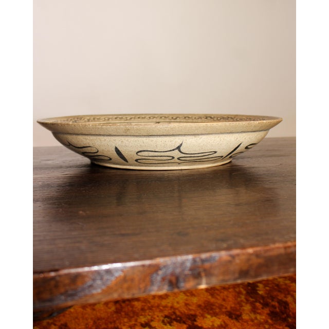 Asian Antique 15th Century Northern Thailand Wang Kalong Kiln Ceramic Bowl With Iron Glaze For Sale - Image 3 of 6