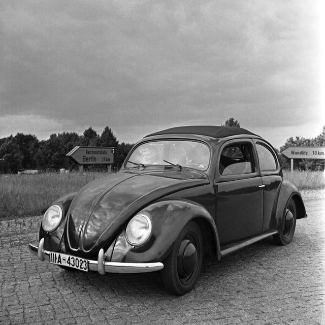 1930s Volkswagen Beetle Parking on the Streets, Germany 1939, Printed 2021 For Sale - Image 5 of 5